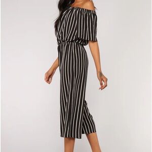 Cute lightweight off the shoulder striped romper women’s med